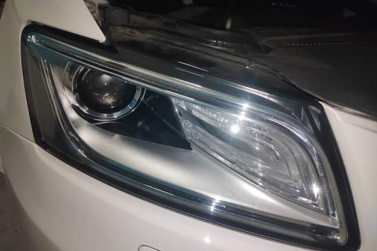 Used Audi Q5 2015 40 TFSI Comfort Model Right Front Headlight