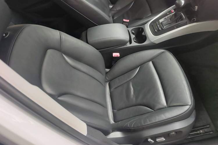 Used Audi Q5 2015 40 TFSI Technology Edition Right Front Seat
