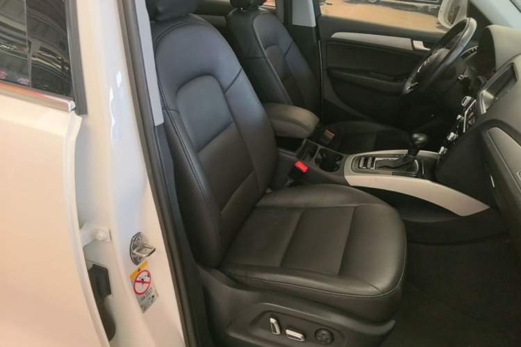 Used Audi Q5 2015 40 TFSI Trendy Edition Right Front Seat