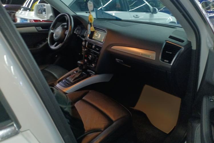 Used Audi Q5 2015 40 TFSI Technology Edition Right Front Seat