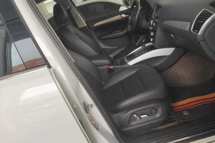 Used Audi Q5 2015 40 TFSI Trendy Edition Right Front Seat
