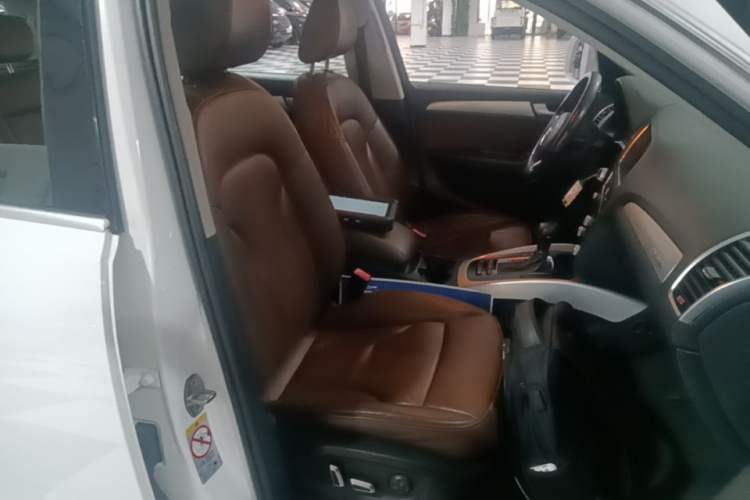 Used Audi Q5 2015 40 TFSI Technology Edition Right Front Seat