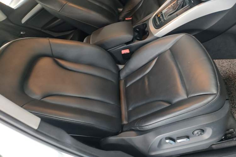 Used Audi Q5 2015 40 TFSI Technology Edition Right Front Seat