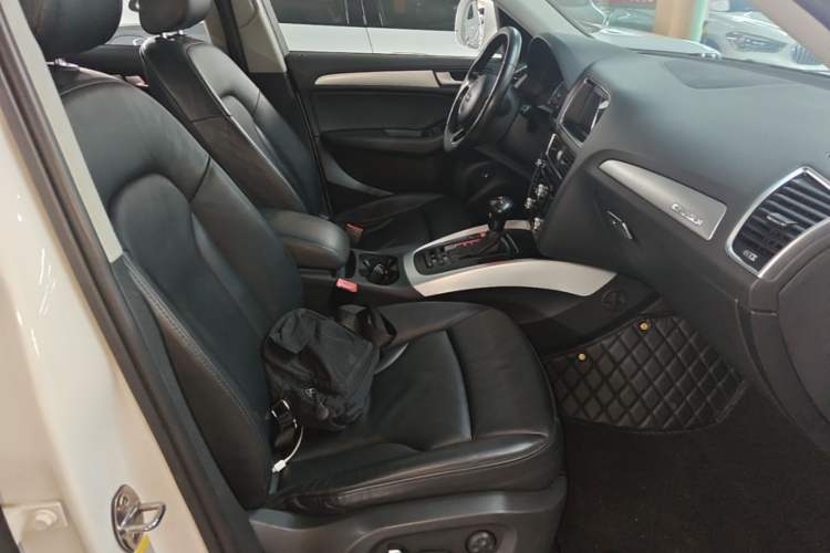Used Audi Q5 2015 40 TFSI Technology Edition Right Front Seat