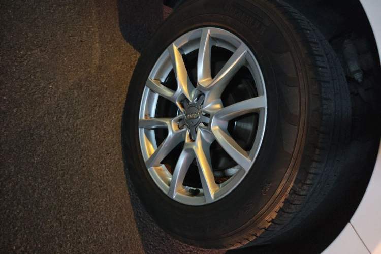 Used Audi Q5 2015 40 TFSI Trendy Edition Right Front Wheel Hub