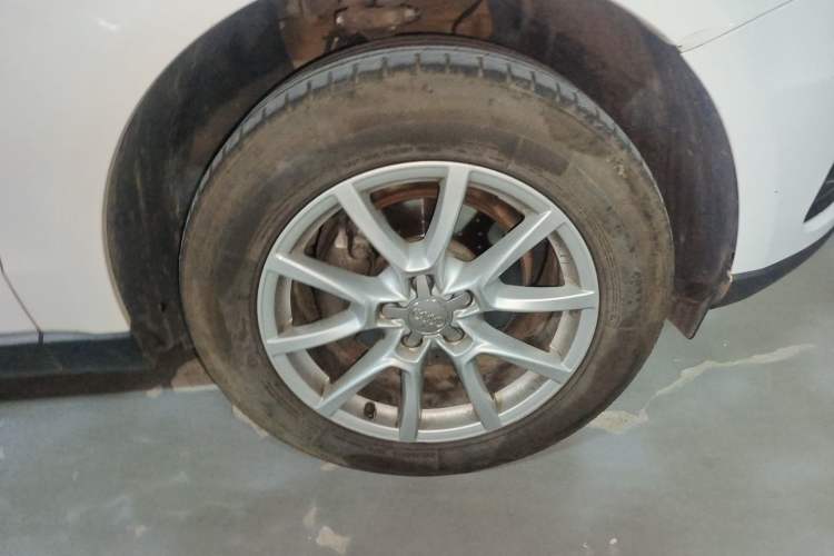 Used Audi Q5 2015 40 TFSI Trendy Edition Right Front Wheel Hub