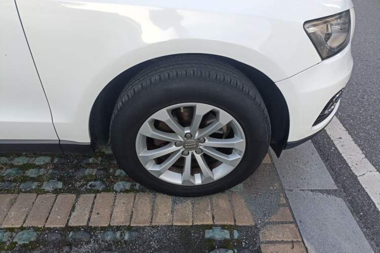 Used Audi Q5 2015 40 TFSI Technology Edition Right Front Wheel Hub