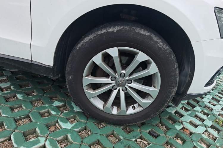 Used Audi Q5 2015 40 TFSI Technology Edition Right Front Wheel Hub