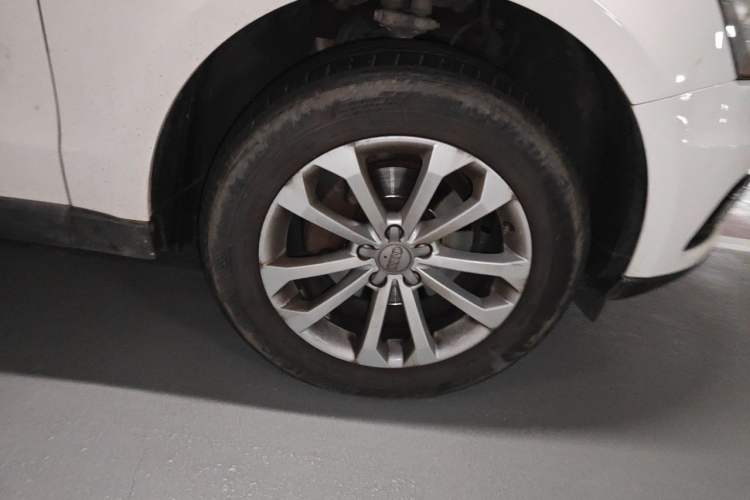 Used Audi Q5 2015 40 TFSI Technology Edition Right Front Wheel Hub