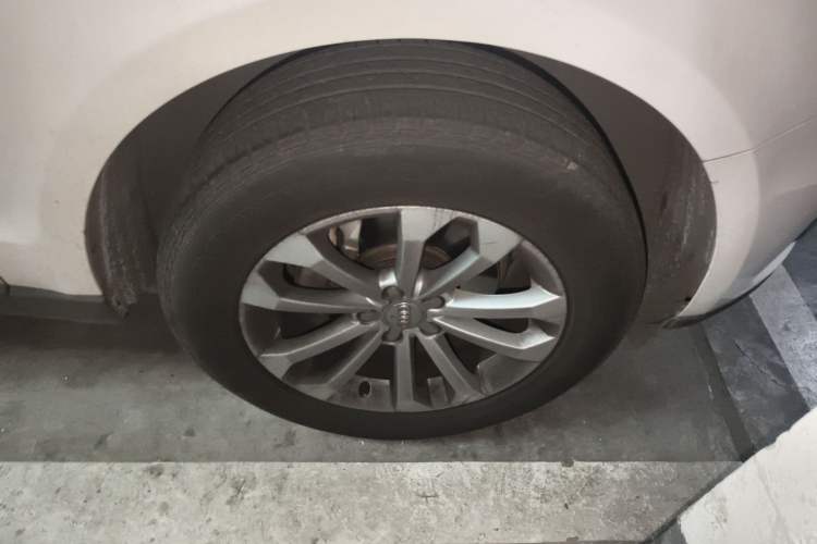 Used Audi Q5 2015 40 TFSI Technology Edition Right Front Wheel Hub