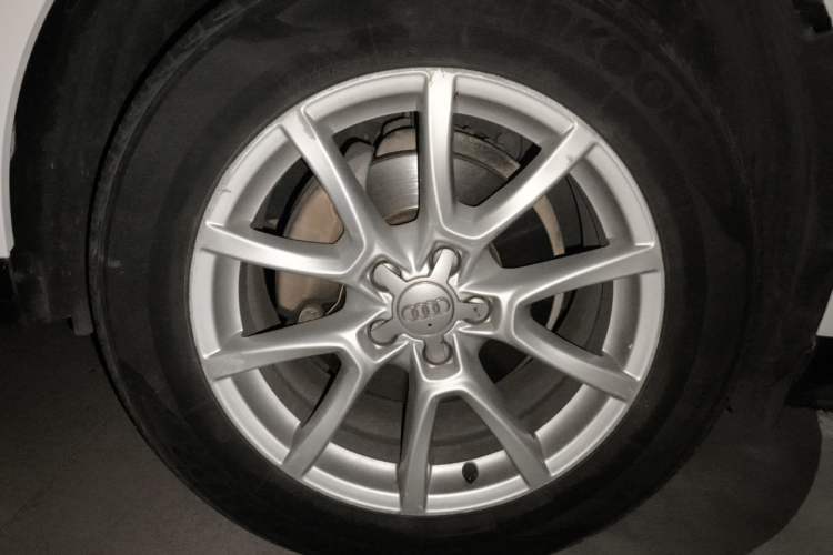 Used Audi Q5 2015 40 TFSI Trendy Edition Right Front Wheel Hub