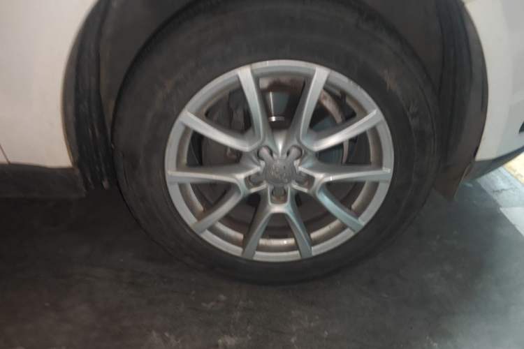 Used Audi Q5 2015 40 TFSI Trendy Edition Right Front Wheel Hub