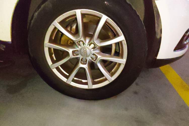 Used Audi Q5 2015 40 TFSI Trendy Edition Right Front Wheel Hub