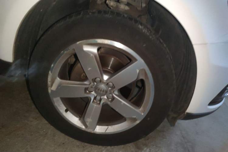 Used Audi Q5 2015 40 TFSI Comfort Model Right Front Wheel Hub