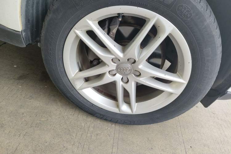 Used Audi Q5 2015 40 TFSI Comfort Model Right Front Wheel Hub