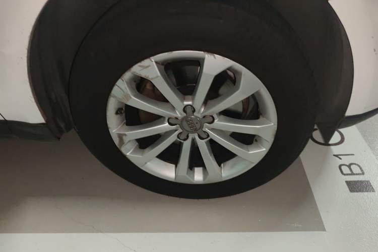 Used Audi Q5 2015 40 TFSI Technology Edition Right Front Wheel Hub