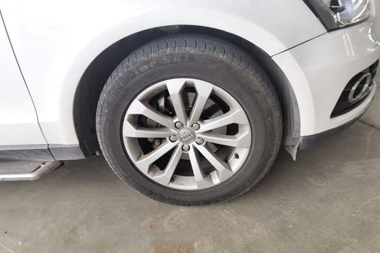 Used Audi Q5 2015 40 TFSI Technology Edition Right Front Wheel Hub
