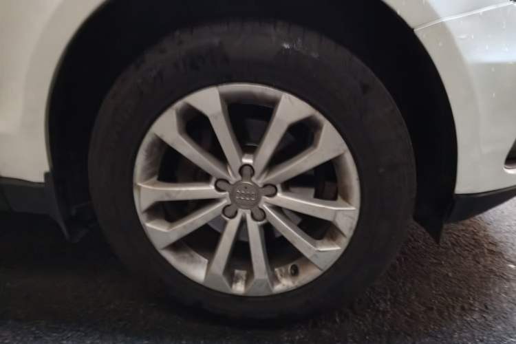 Used Audi Q5 2015 40 TFSI Technology Edition Right Front Wheel Hub