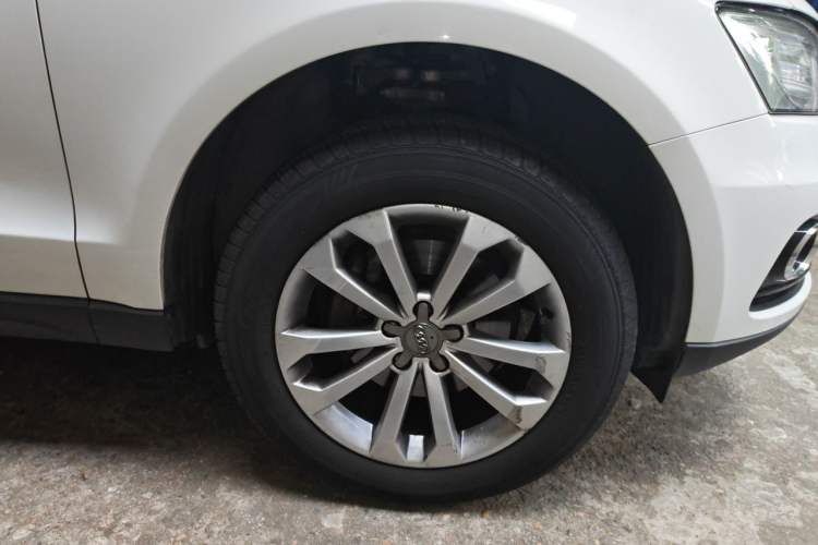 Used Audi Q5 2015 40 TFSI Technology Edition Right Front Wheel Hub