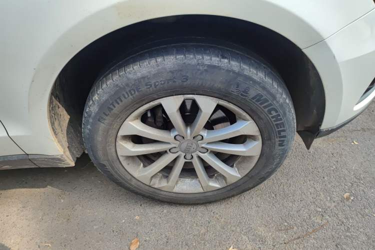 Used Audi Q5 2015 40 TFSI Technology Edition Right Front Wheel Hub
