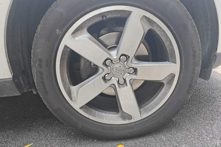 Used Audi Q5 2015 40 TFSI Technology Edition Right Front Wheel Hub