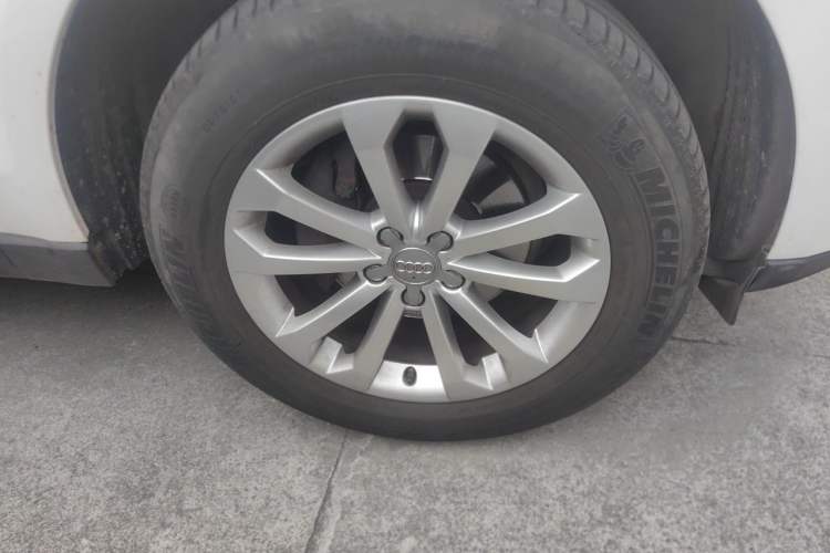 Used Audi Q5 2015 40 TFSI Technology Edition Right Front Wheel Hub