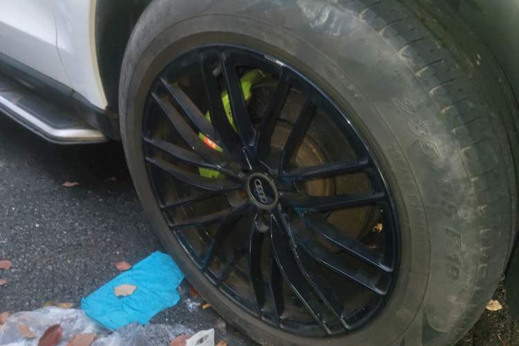 Used Audi Q5 2015 40 TFSI Comfort Model Right Front Wheel Hub