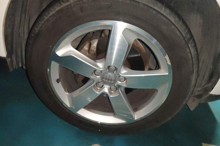 Used Audi Q5 2015 40 TFSI Comfort Model Right Front Wheel Hub