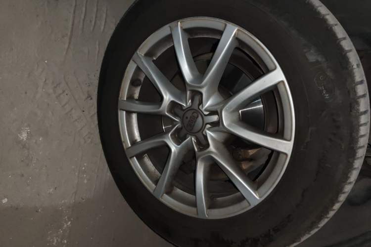 Used Audi Q5 2015 40 TFSI Trendy Edition Right Front Wheel Hub