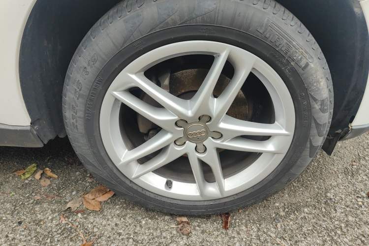 Used Audi Q5 2015 40 TFSI Comfort Model Right Front Wheel Hub