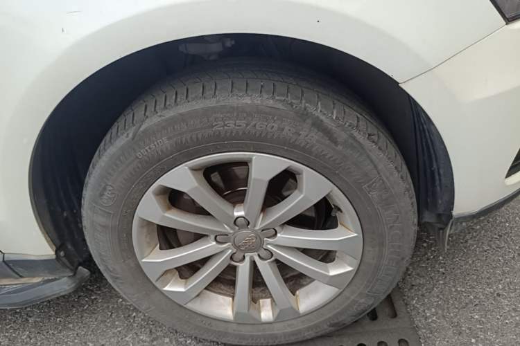 Used Audi Q5 2015 40 TFSI Trendy Edition Right Front Wheel Hub
