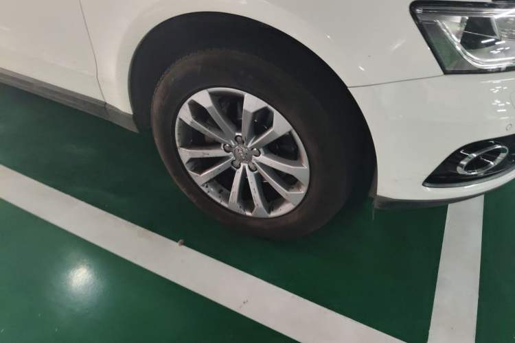 Used Audi Q5 2015 40 TFSI Technology Edition Right Front Wheel Hub