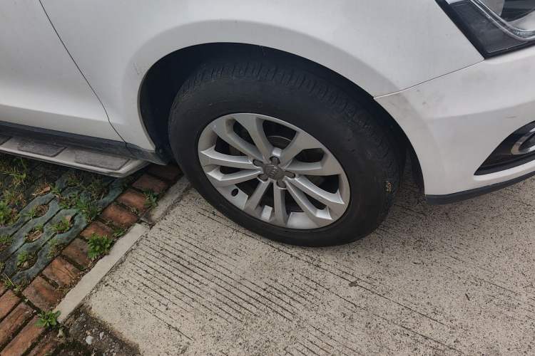 Used Audi Q5 2015 40 TFSI Technology Edition Right Front Wheel Hub