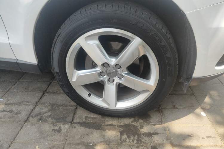 Used Audi Q5 2015 40 TFSI Comfort Model Right Front Wheel Hub