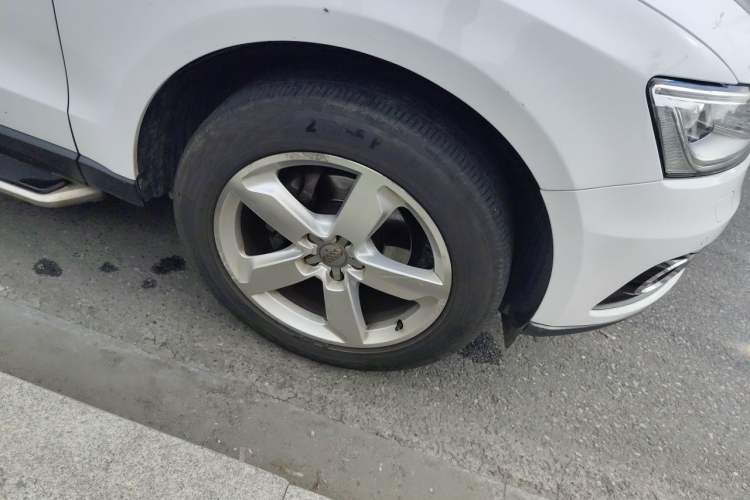 Used Audi Q5 2015 40 TFSI Comfort Model Right Front Wheel Hub