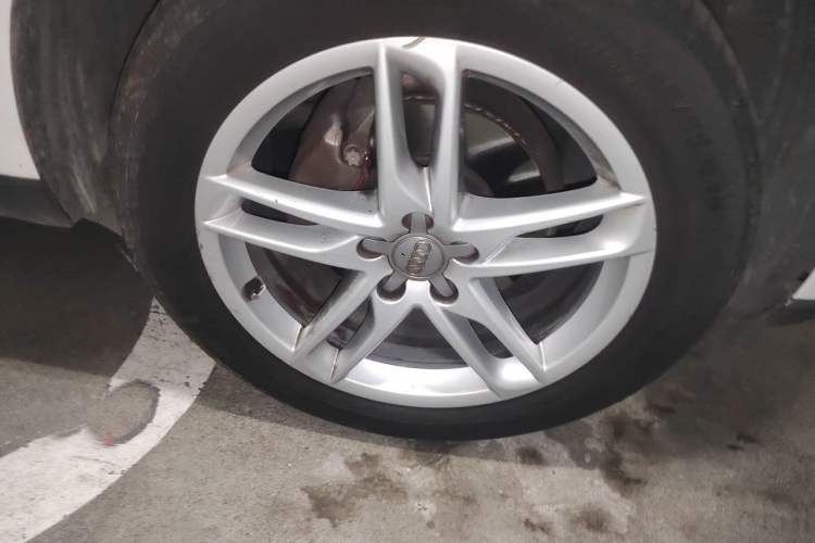 Used Audi Q5 2015 40 TFSI Comfort Model Right Front Wheel Hub