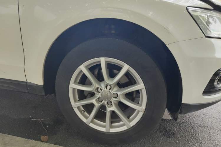 Used Audi Q5 2015 40 TFSI Trendy Edition Right Front Wheel Hub