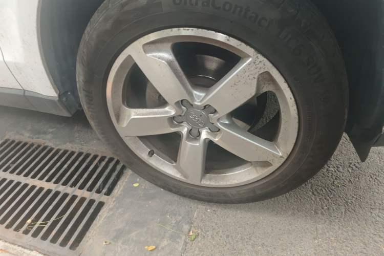 Used Audi Q5 2015 40 TFSI Comfort Model Right Front Wheel Hub