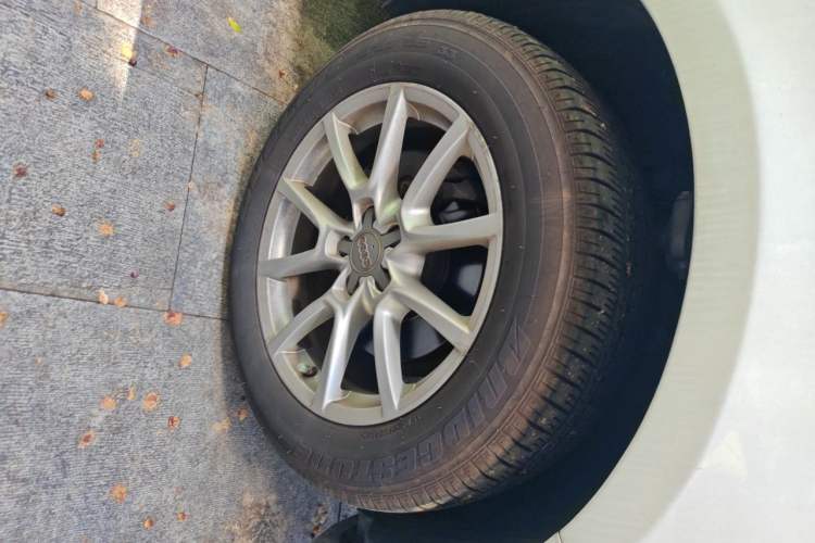 Used Audi Q5 2015 40 TFSI Technology Edition Right Front Wheel Hub