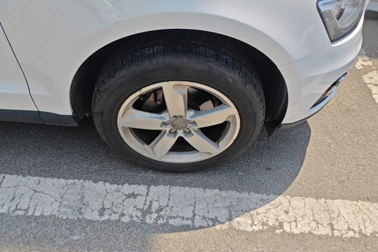 Used Audi Q5 2015 40 TFSI Comfort Model Right Front Wheel Hub