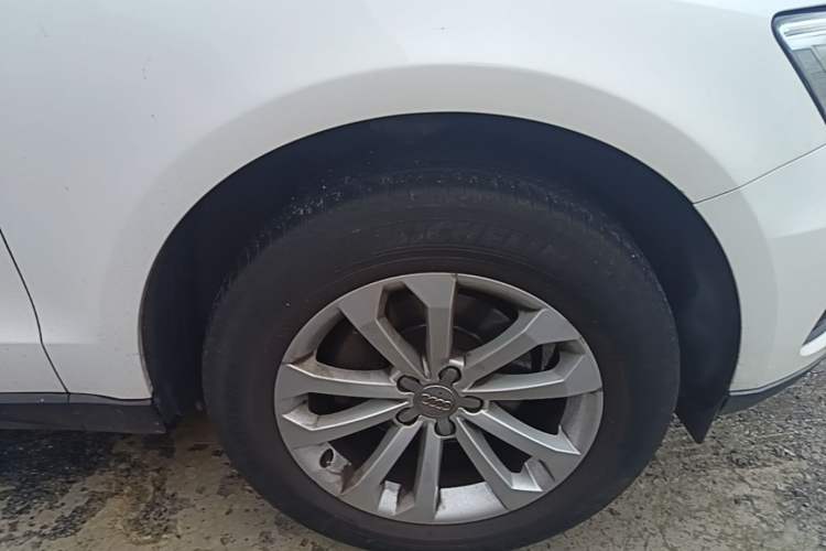 Used Audi Q5 2015 40 TFSI Technology Edition Right Front Wheel Hub
