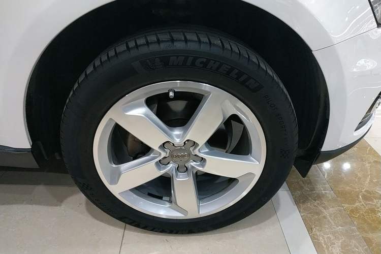 Used Audi Q5 2015 40 TFSI Comfort Model Right Front Wheel Hub