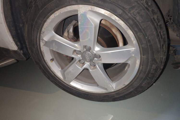 Used Audi Q5 2015 40 TFSI Comfort Model Right Front Wheel Hub
