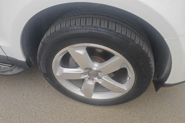 Used Audi Q5 2015 40 TFSI Technology Edition Right Front Wheel Hub