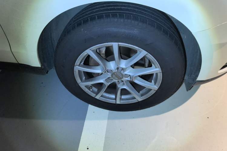 Used Audi Q5 2015 40 TFSI Trendy Edition Right Front Wheel Hub