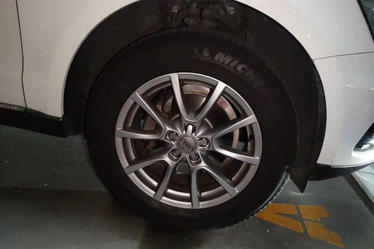Used Audi Q5 2015 40 TFSI Trendy Edition Right Front Wheel Hub
