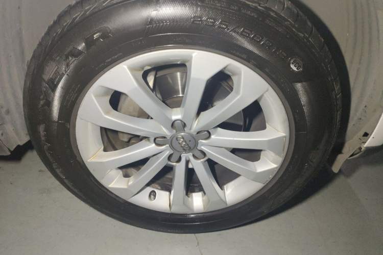 Used Audi Q5 2015 40 TFSI Technology Edition Right Front Wheel Hub