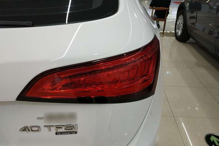 Used Audi Q5 2015 40 TFSI Comfort Model Right Rear Taillight