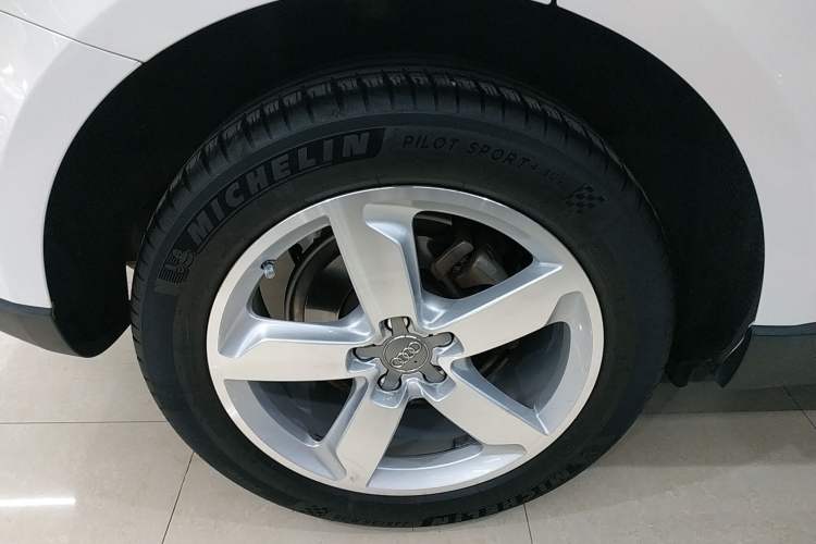 Used Audi Q5 2015 40 TFSI Comfort Model Right Rear Wheel Hub