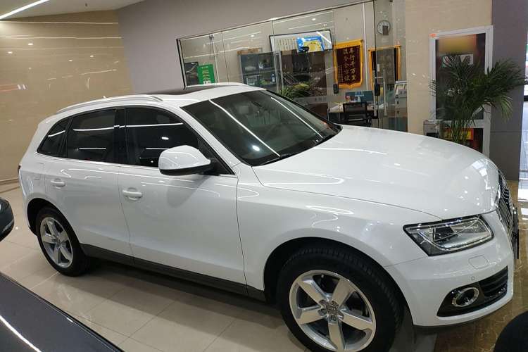 Used Audi Q5 2015 40 TFSI Comfort Model Right Side